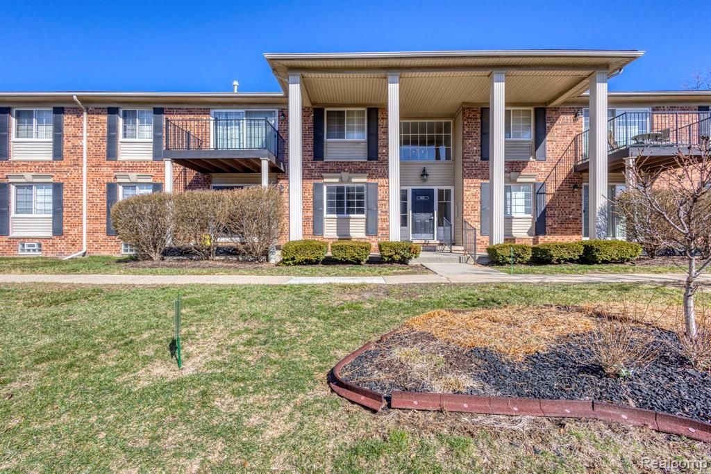 6121 Orchard Lake Road, West Bloomfield Township, MI 48322 Main Photo