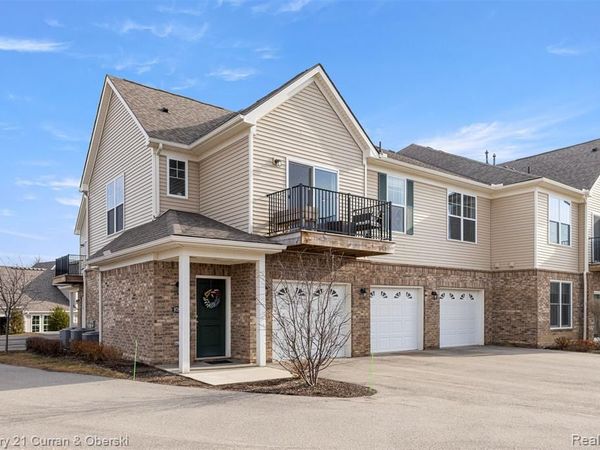 9781 Ridge Run Street, Hartland Twp, MI 48855