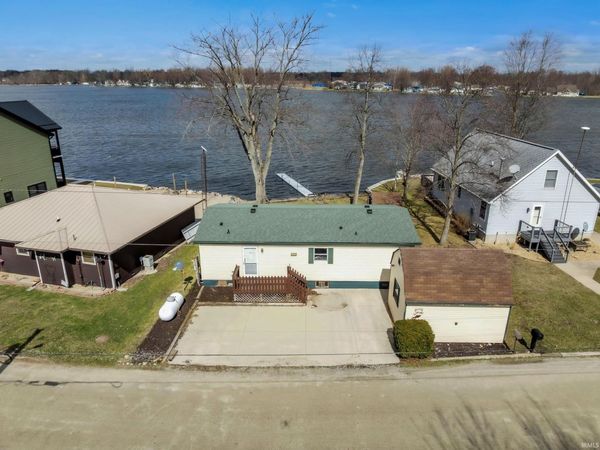 56 W Waldron Lake Drive, Wawaka, IN 46794