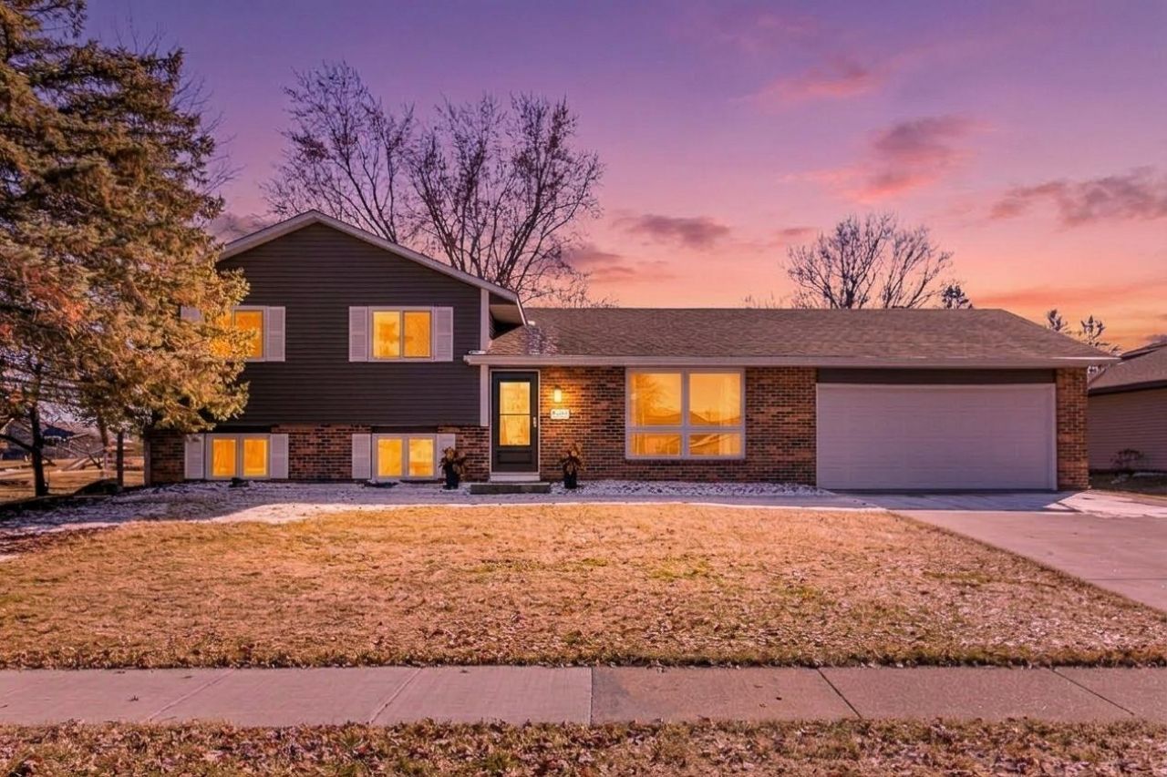 4596 142nd Street W, Apple Valley, MN 55124 Main Photo