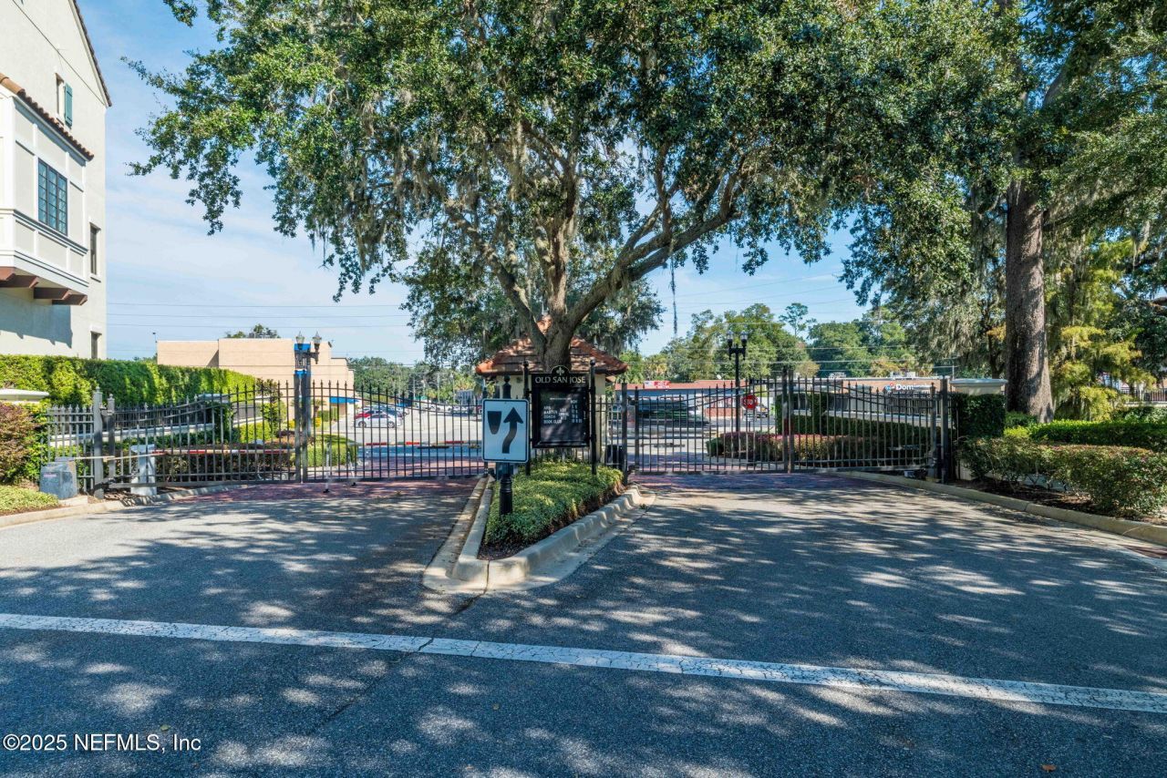 1363 Heritage Manor Drive, Jacksonville, FL 32207 Photo