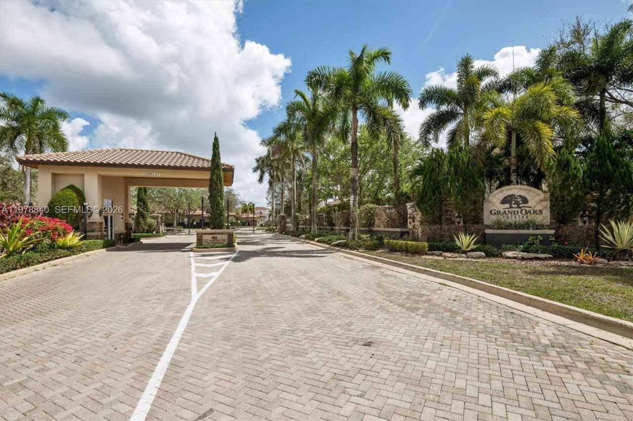 12922 Grand Oaks Dr, Davie, FL 33330 Photo