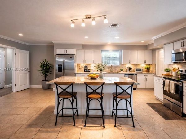 19835 NE 11th Ct , Miami, FL 33179