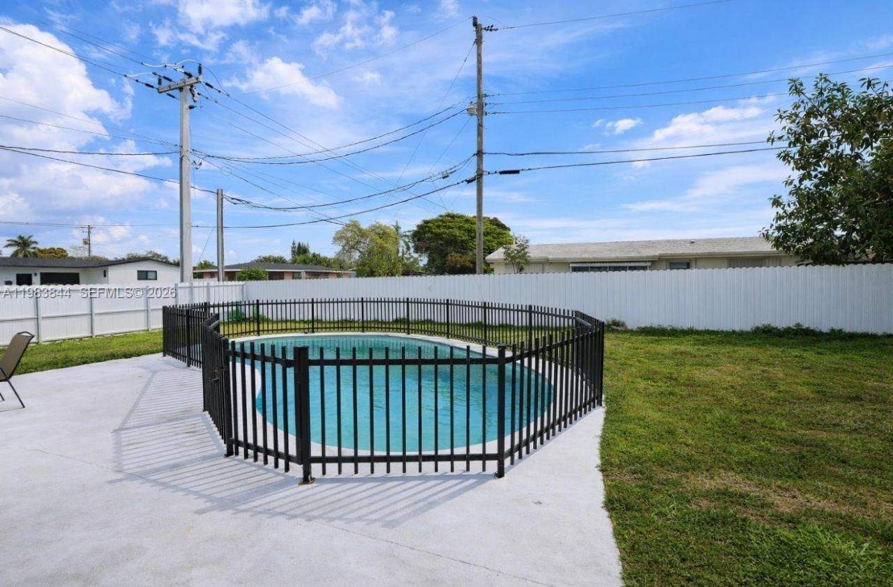 19835 NE 11th Ct , Miami, FL 33179 Photo