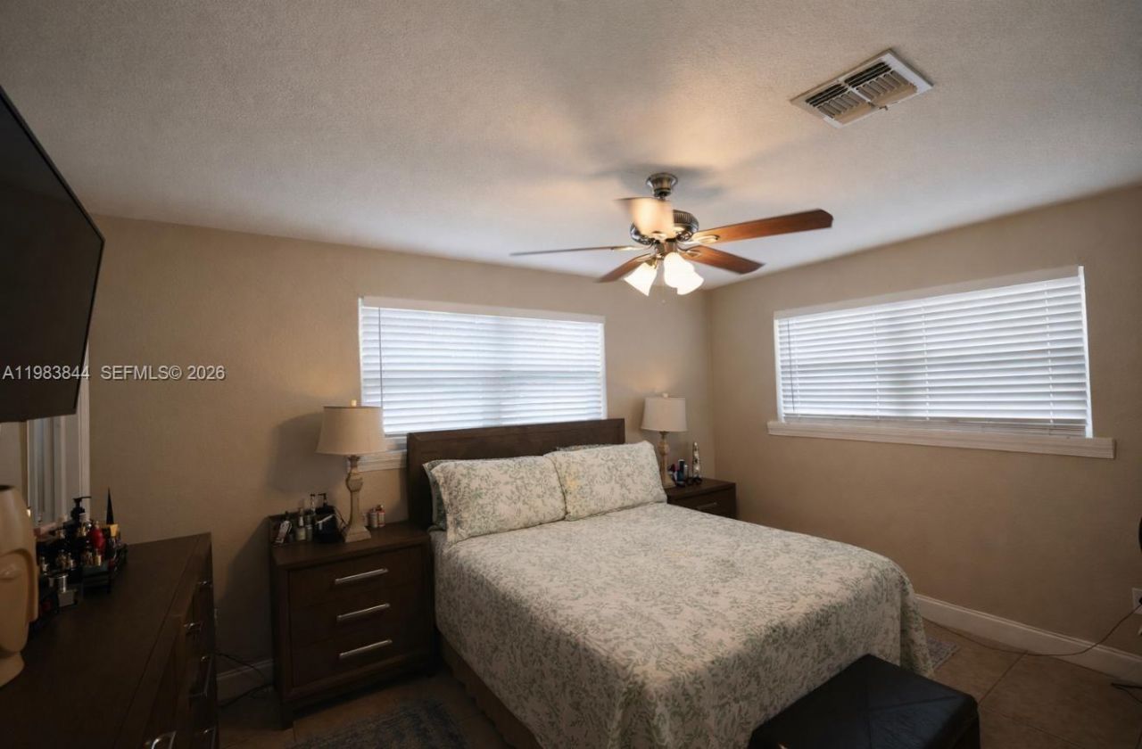 19835 NE 11th Ct , Miami, FL 33179 Photo