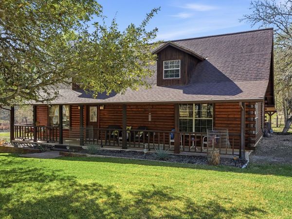 828 Shady Grove, Adkins, TX 78101