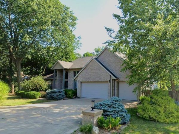 2710 8th Street Court , Moline, IL 61265