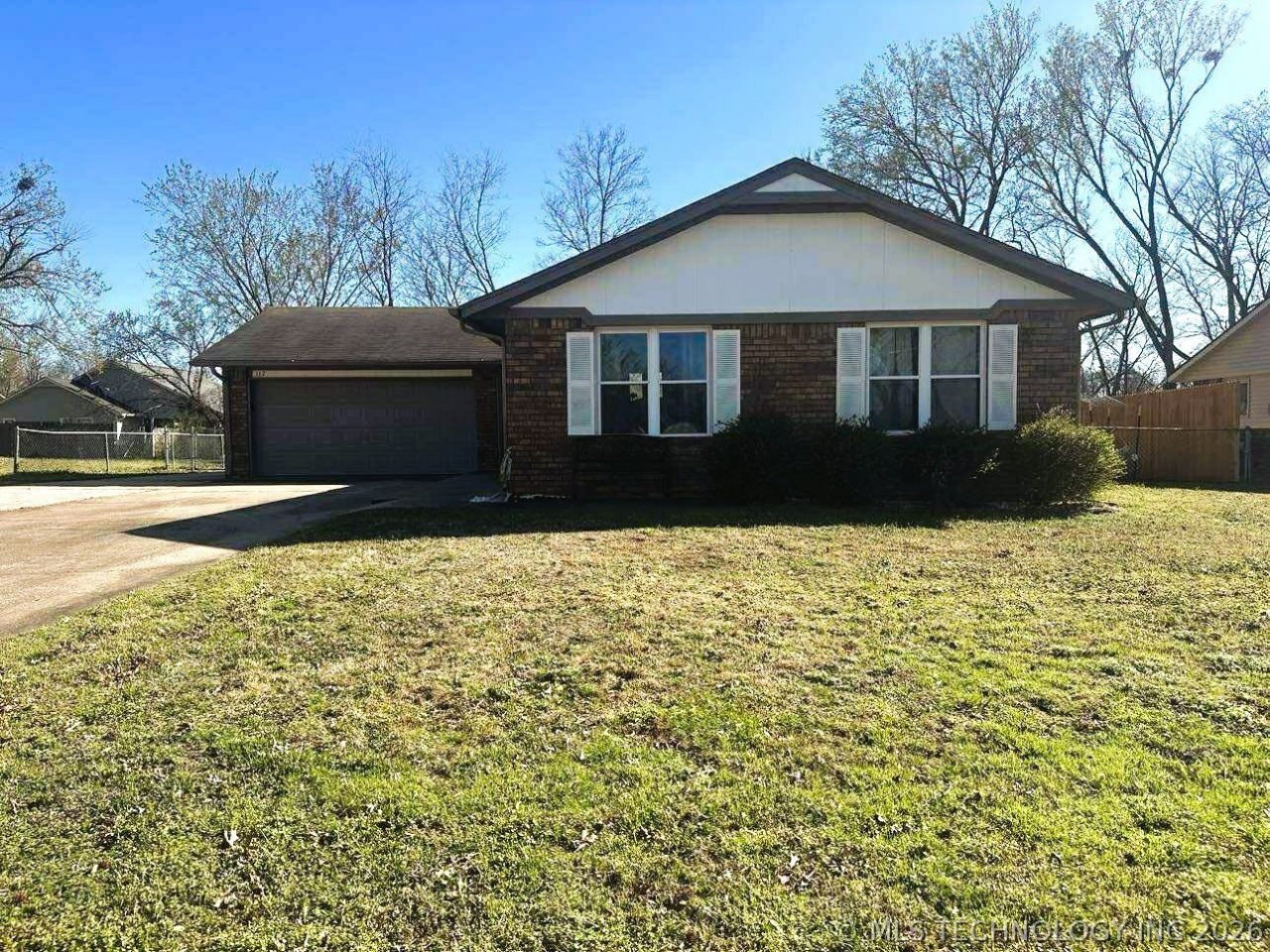 117 W 9th Place S, Claremore, OK 74017 Main Photo