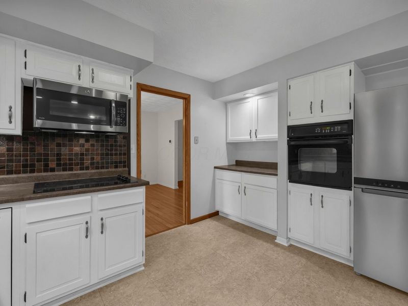 1871 Blue Jay Road, Heath, OH 43056 Photo 12