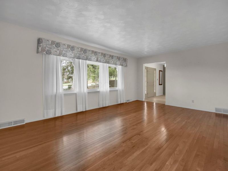 1871 Blue Jay Road , Heath, OH 43056 Photo 4