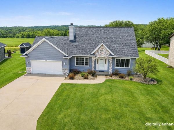 210 Kettle Ridge CIRCLE, Glenbeulah, WI 53023