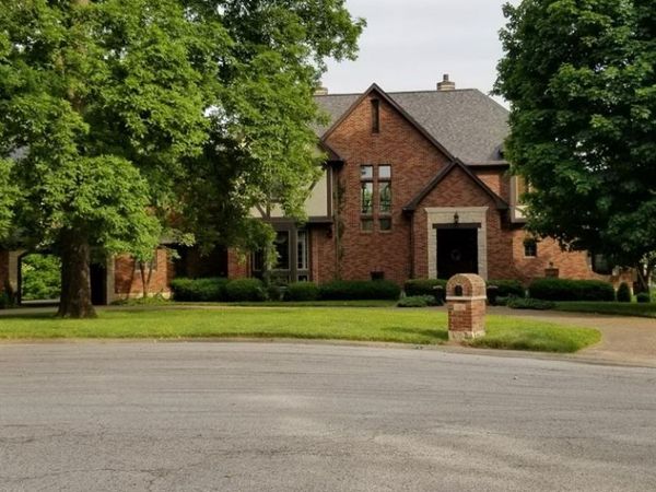 141 Hickory Lake , Belleville, IL 62223