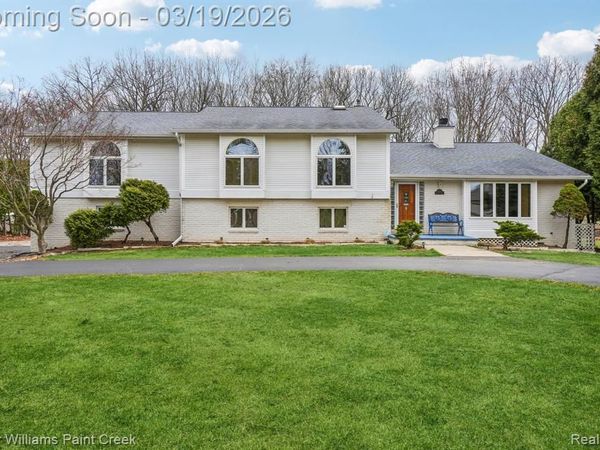 6530 Fredmoor Drive, Troy, MI 48098