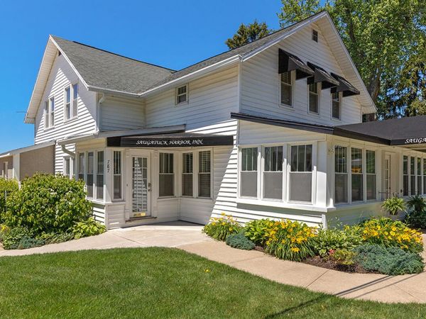 787 Lake Street, Unit 11, Saugatuck, MI 49453