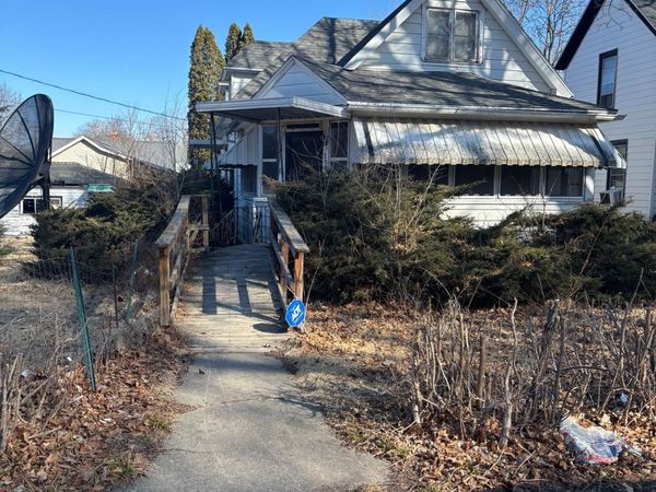 708 E Iroquois, FREEPORT, IL 61032