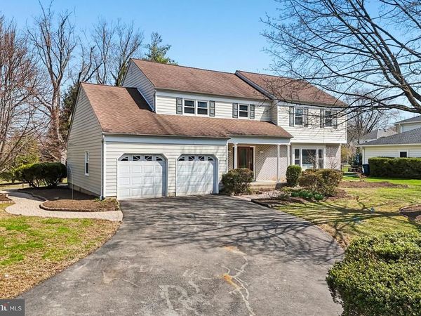 8 WOODBURY LANE, LAWRENCEVILLE, NJ 08648