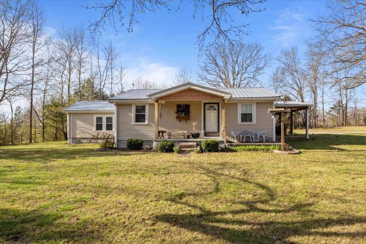 1515 Hayshed Rd, Charlotte, TN 37036 Main Photo