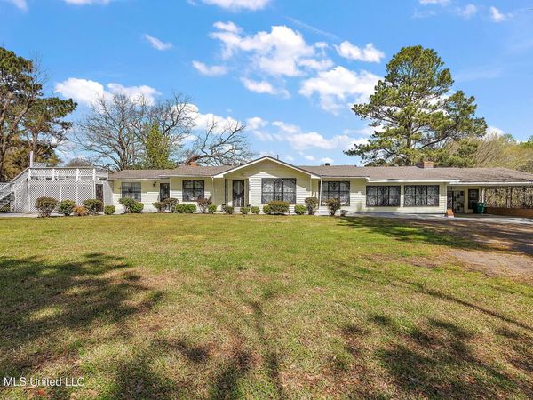 1409 Ross Circle, Jackson, MS 39209