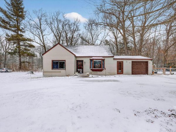 586 N Peterson Road, Muskegon, MI 49445