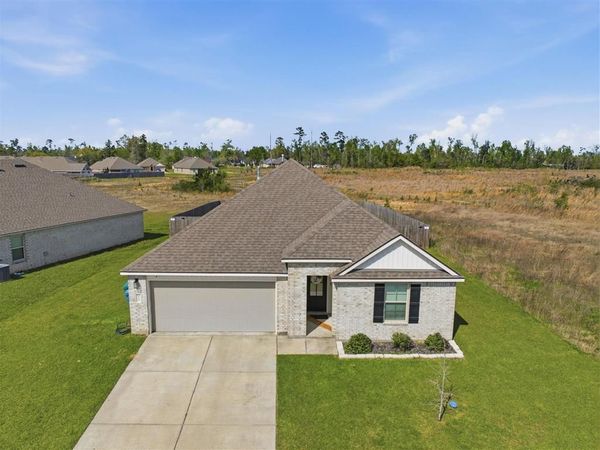 840 Gold Finch Way, Lake Charles, LA 70611