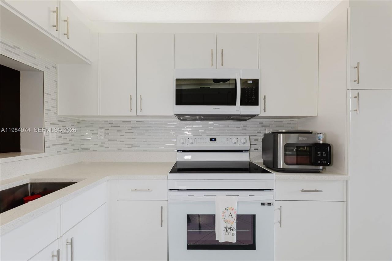 10834 W Clairmont Cir , Unit 204, Tamarac, FL 33321 Photo