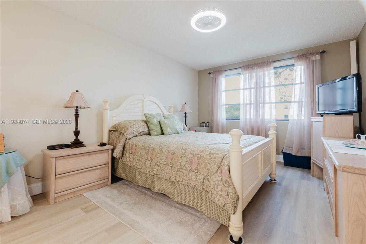 10834 W Clairmont Cir , Unit 204, Tamarac, FL 33321 Photo