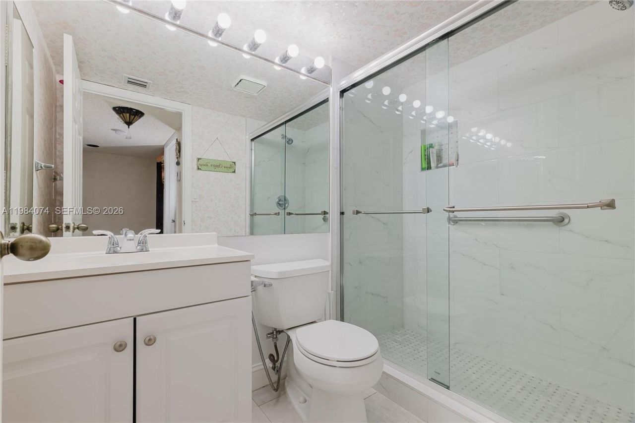 10834 W Clairmont Cir , Unit 204, Tamarac, FL 33321 Photo