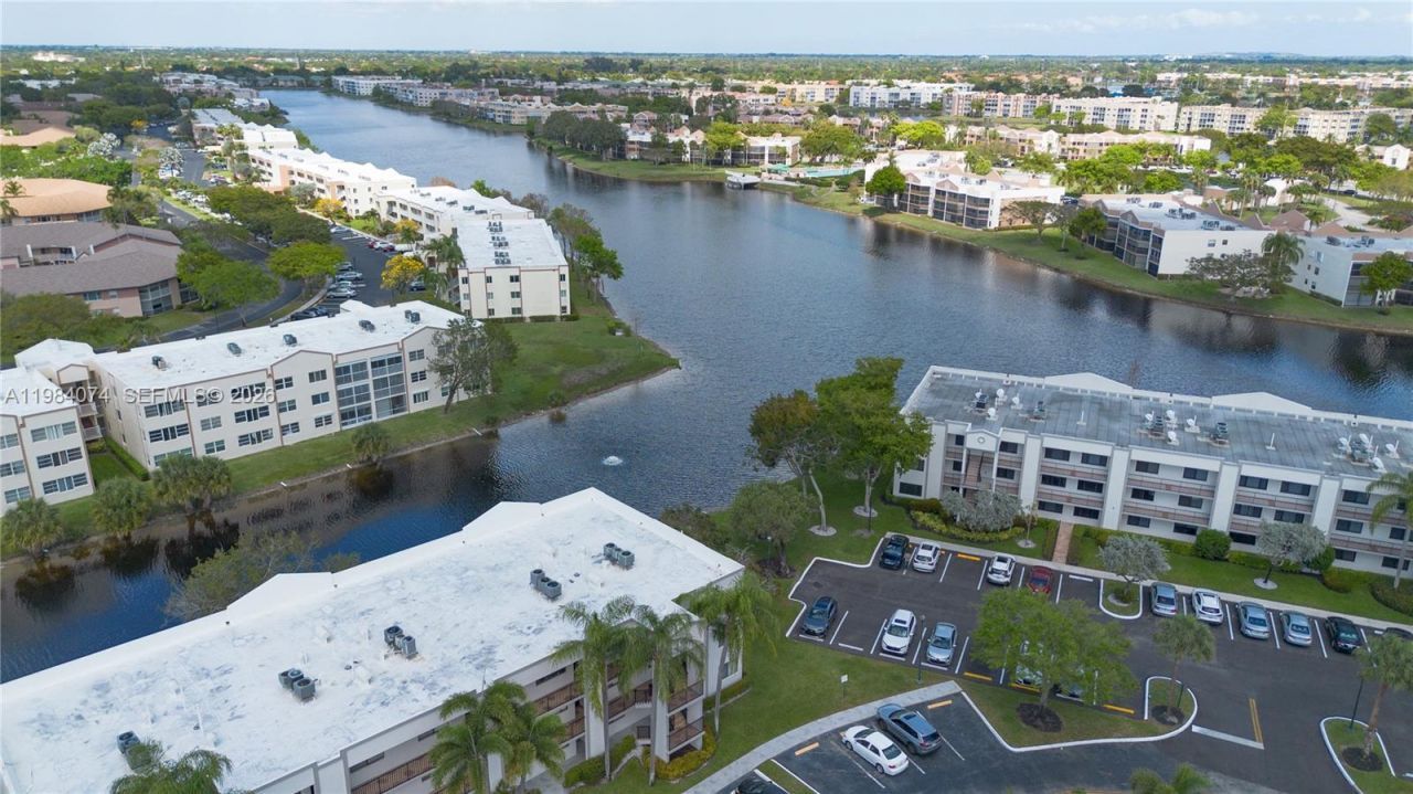 10834 W Clairmont Cir , Unit 204, Tamarac, FL 33321 Photo