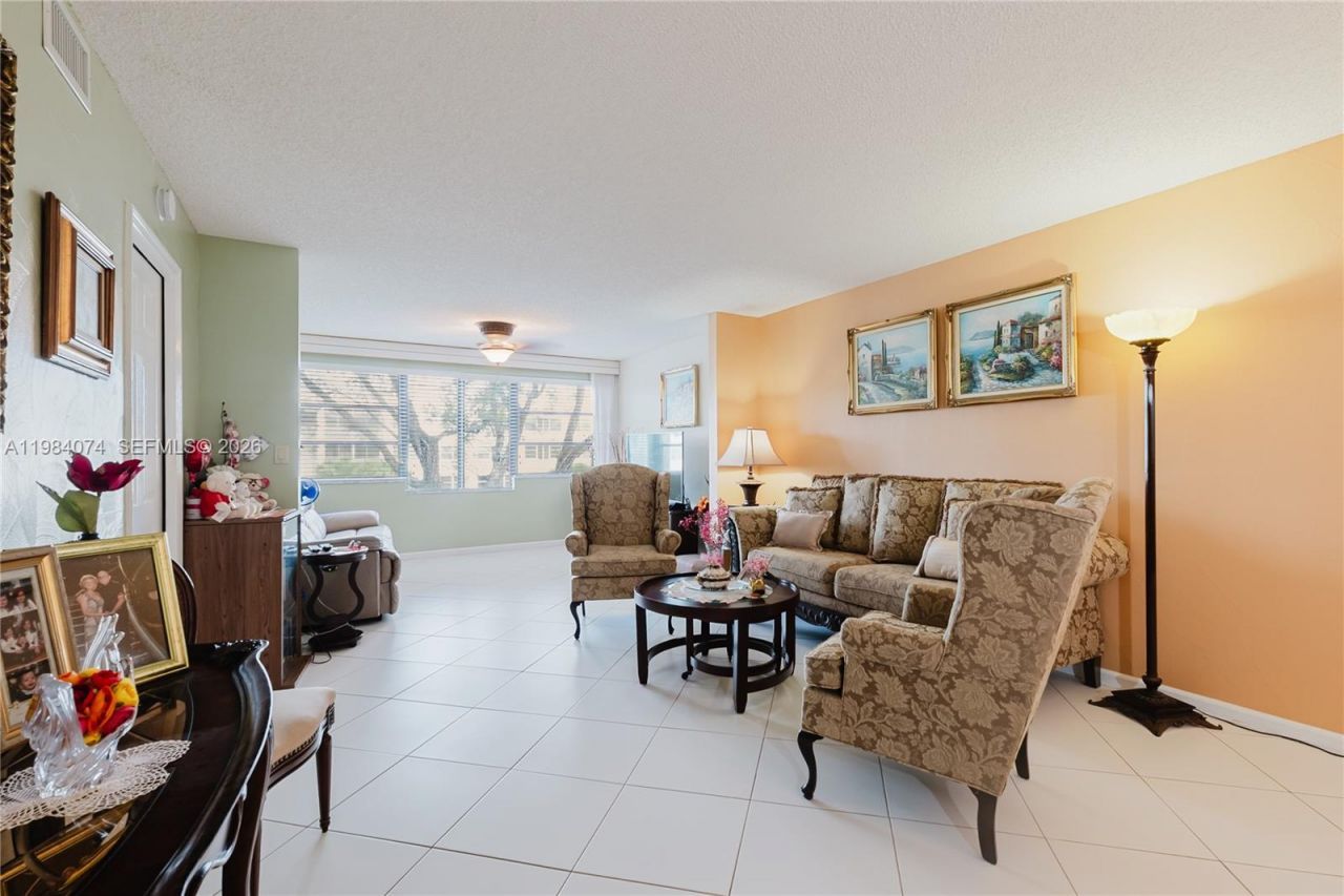 10834 W Clairmont Cir , Unit 204, Tamarac, FL 33321 Photo