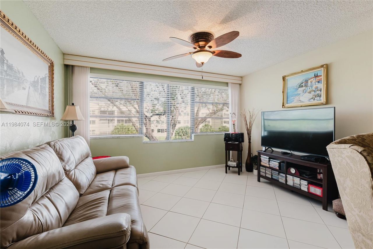 10834 W Clairmont Cir , Unit 204, Tamarac, FL 33321 Photo