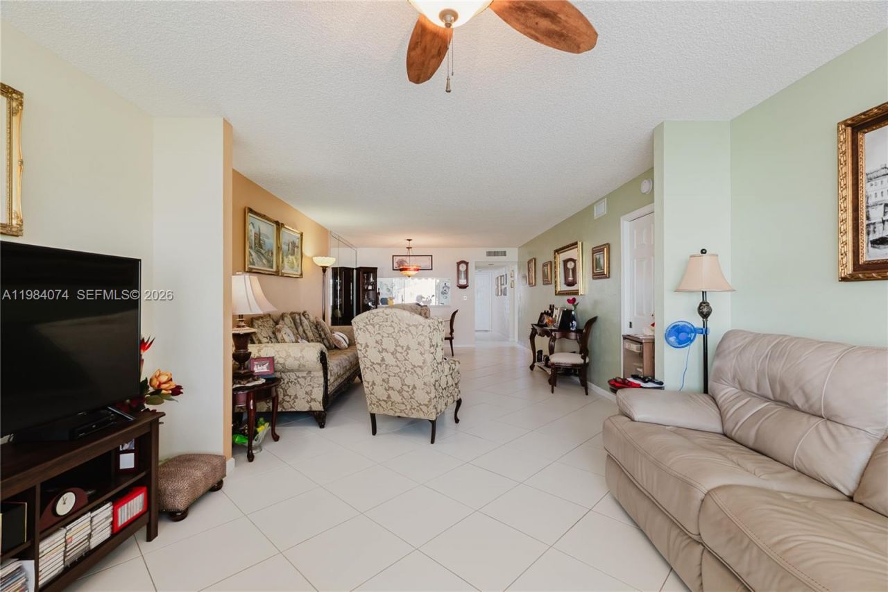 10834 W Clairmont Cir , Unit 204, Tamarac, FL 33321 Photo