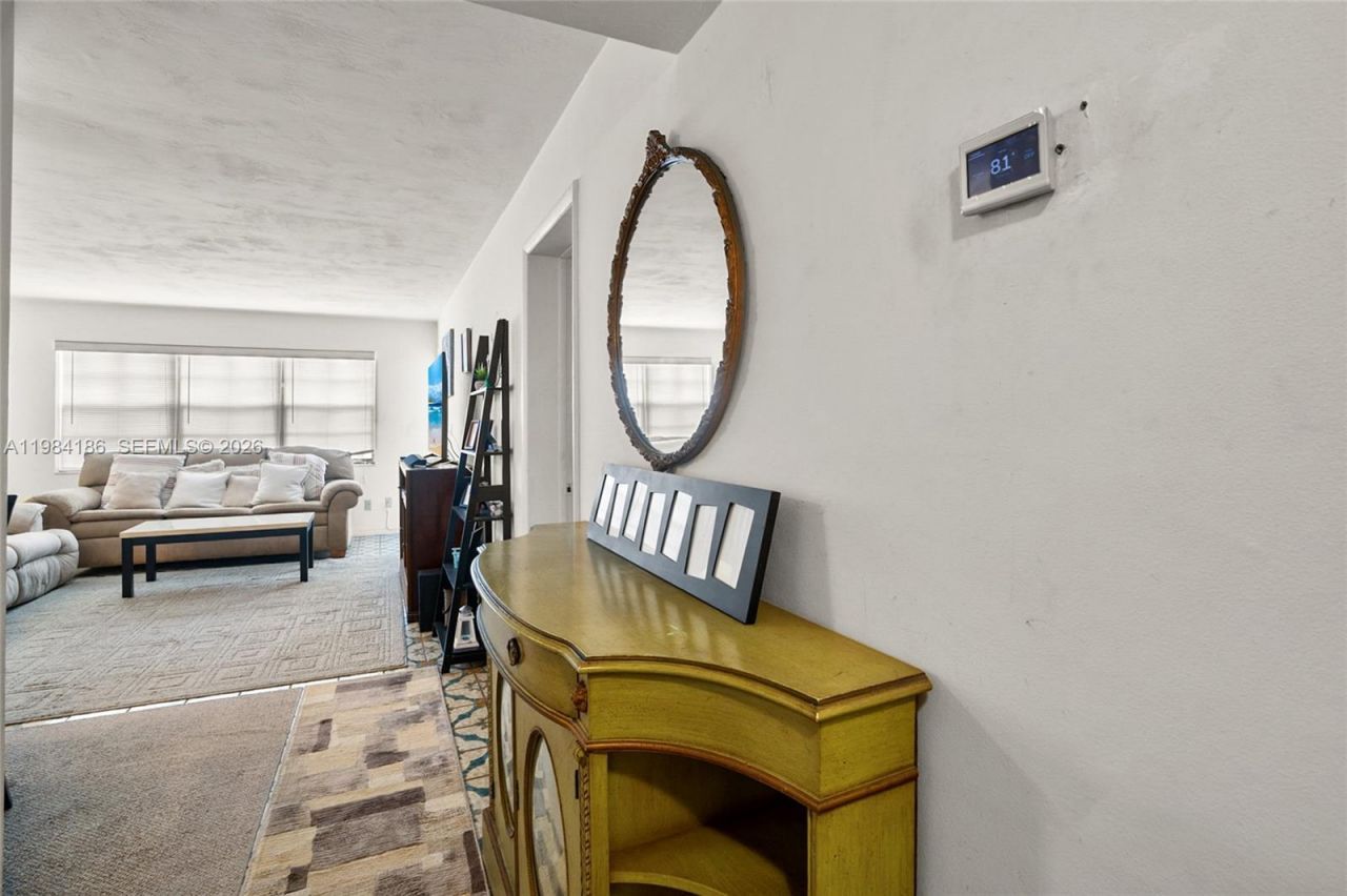 19001 NE 14th Ave , Unit 221, Miami, FL 33179 Photo