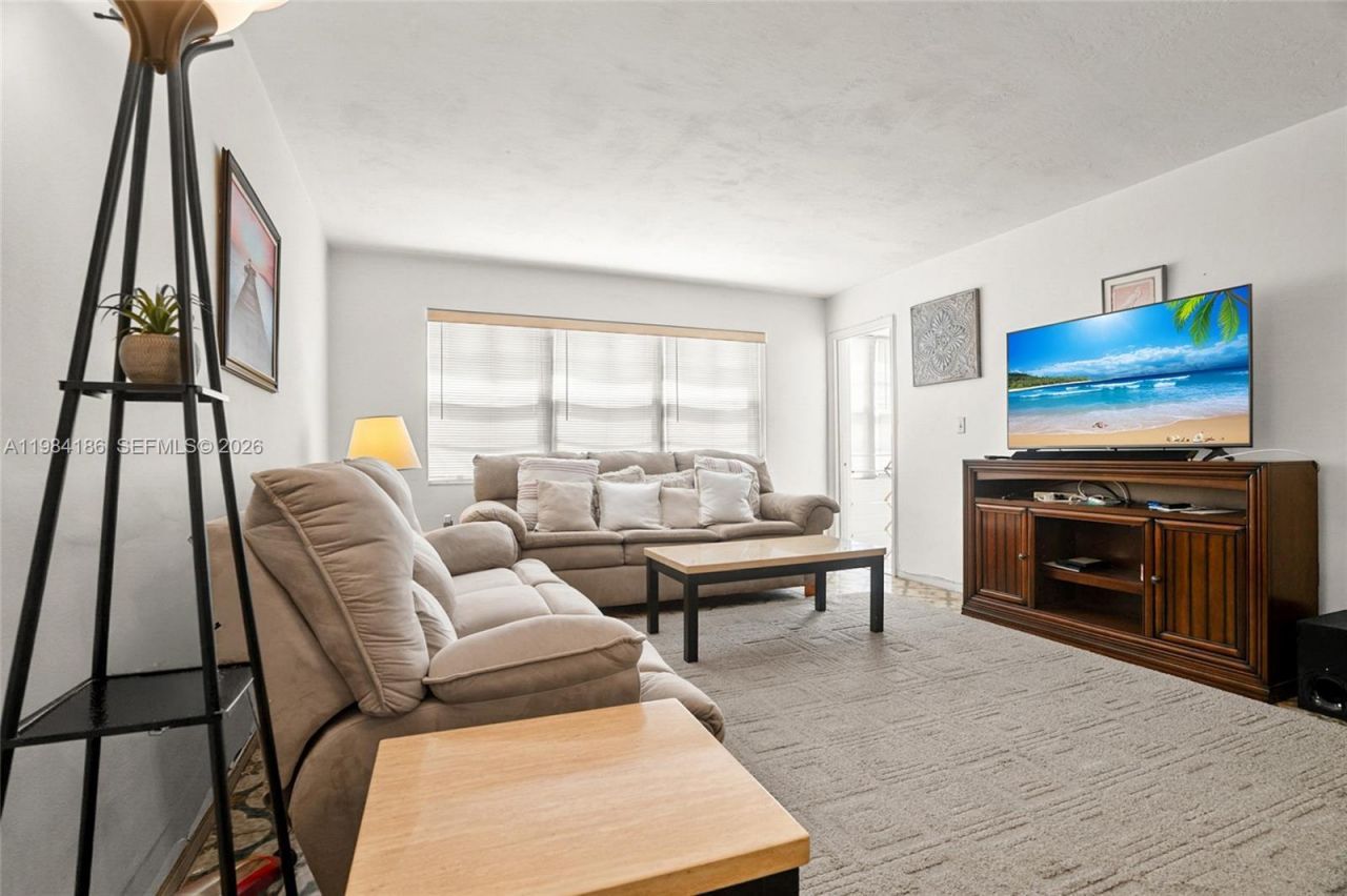 19001 NE 14th Ave , Unit 221, Miami, FL 33179 Photo