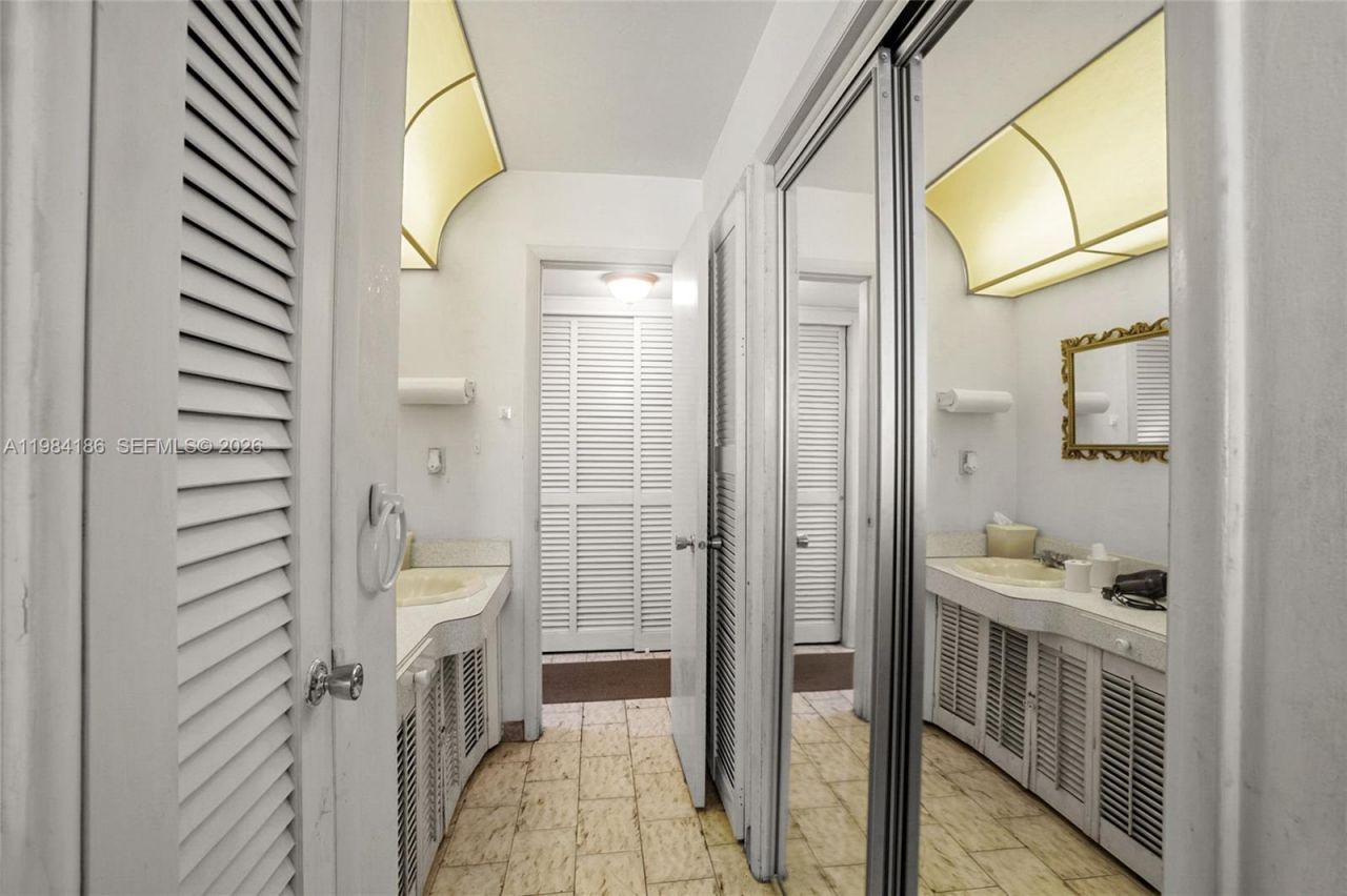 19001 NE 14th Ave , Unit 221, Miami, FL 33179 Photo