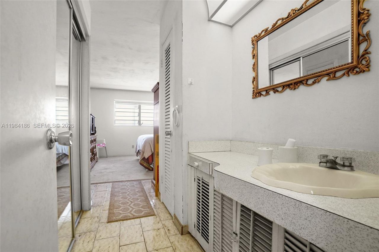 19001 NE 14th Ave , Unit 221, Miami, FL 33179 Photo