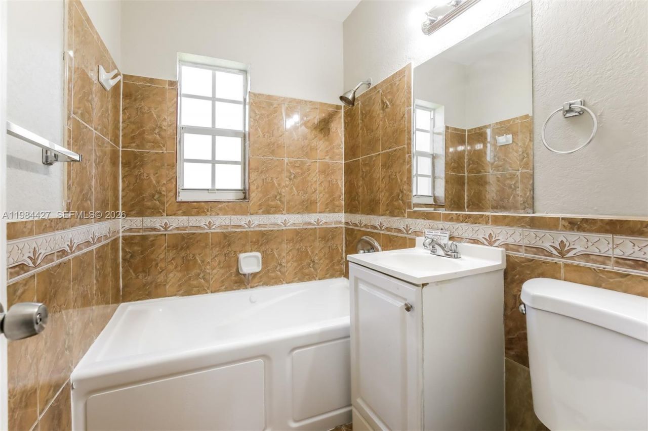 601 NW 194th St, Miami Gardens, FL 33169 Photo