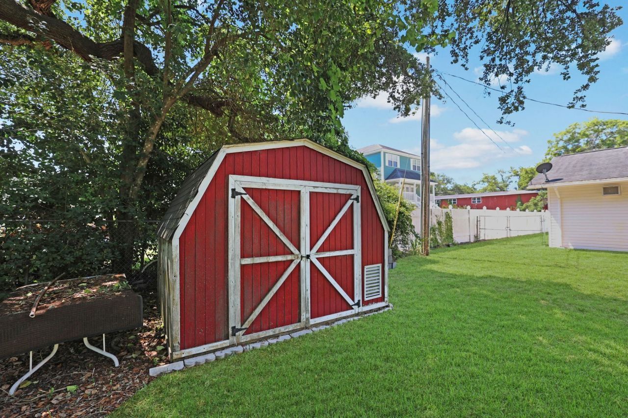 640 Belair Ave. Photo 41