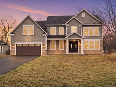 8 Nightfrost Lane, Henrietta, NY 14467