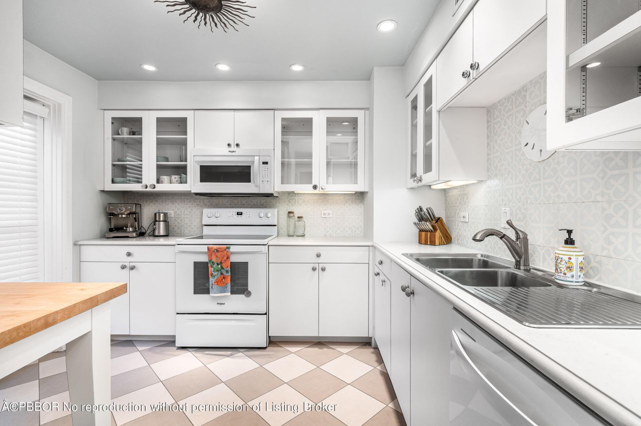 389 S Lake Drive, Unit 2D, Palm Beach, FL 33480 Photo