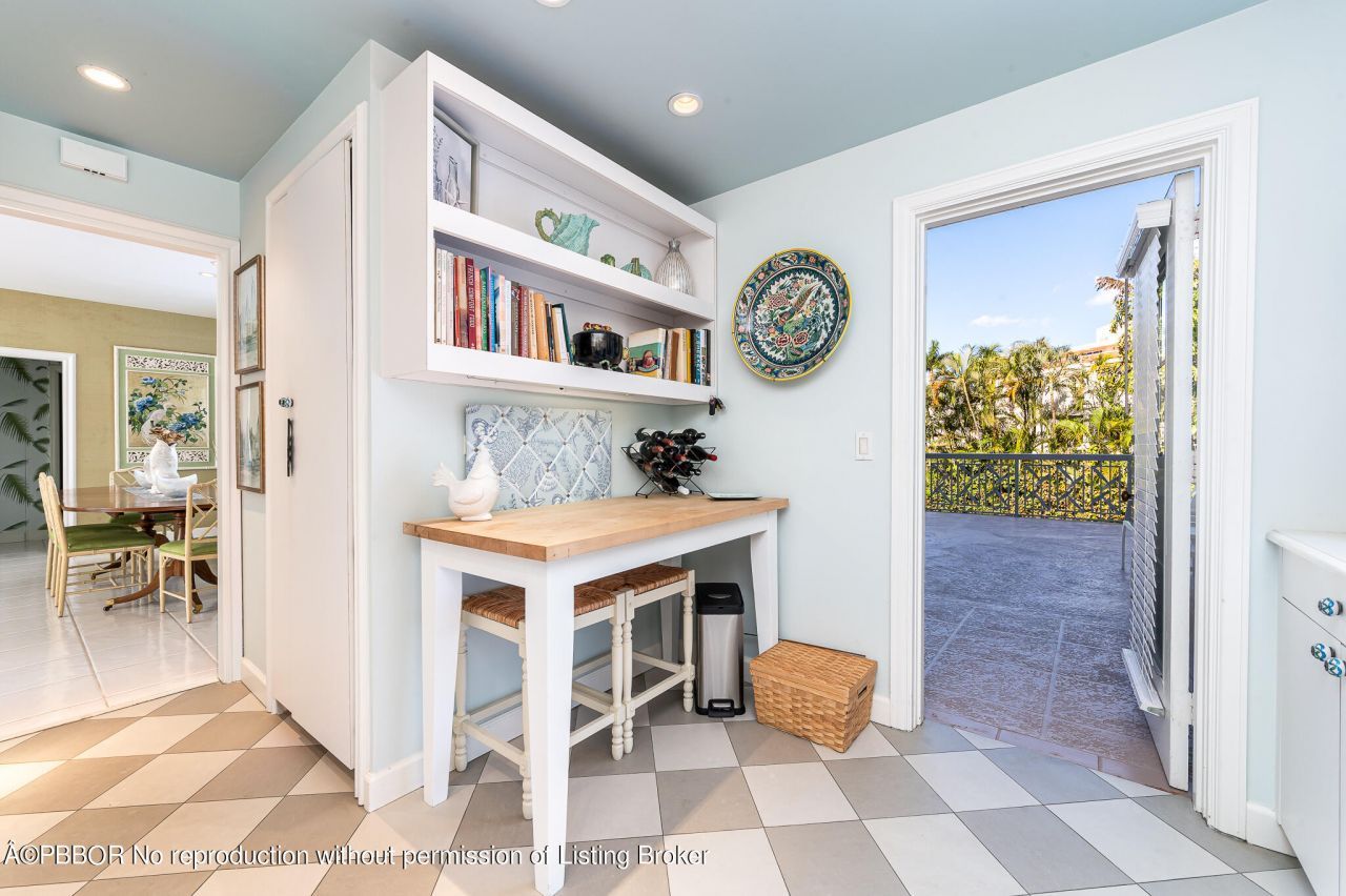 389 S Lake Drive, Unit 2D, Palm Beach, FL 33480 Photo