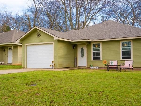 323 Texas Street, Pottsboro, TX 75076