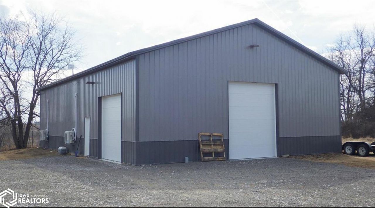 2124 263rd Street, Oskaloosa, IA 52577 Main Photo