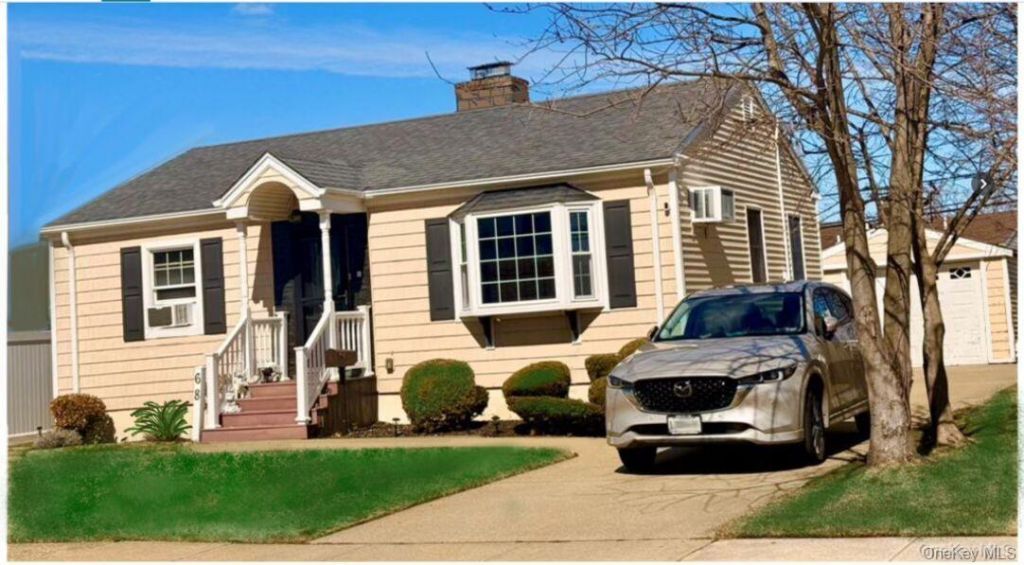 68 Robert Street, Freeport, NY 11520 Main Photo