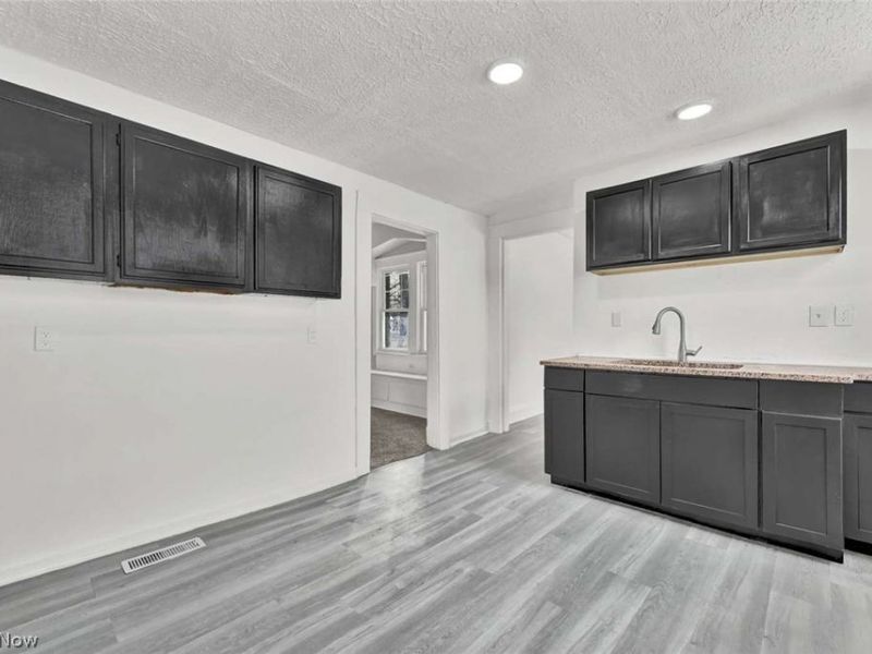 12824 Woodside Avenue, Cleveland, OH 44108 Photo 3