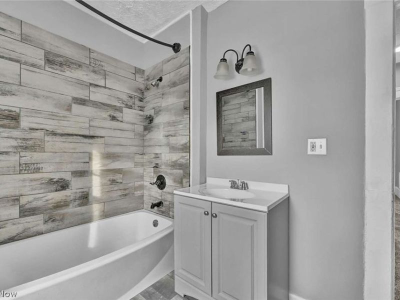 12824 Woodside Avenue, Cleveland, OH 44108 Photo 4