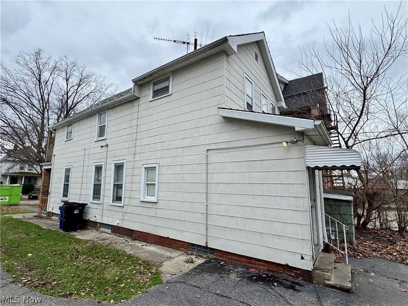 859 Whitcomb Road, Cleveland, OH 44110 Photo 2