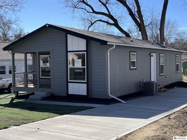 6775 Hamilton Street, Omaha, NE 68132