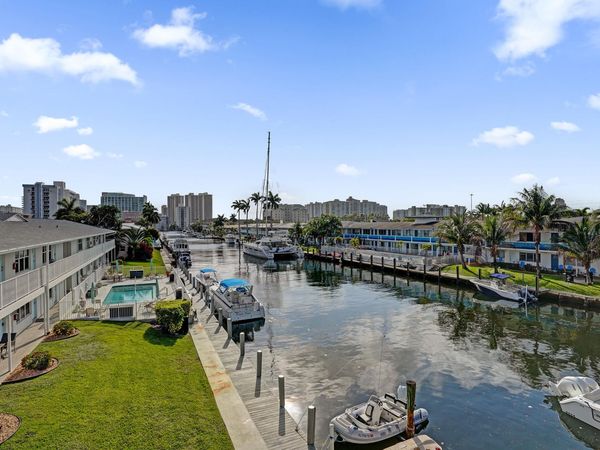 3220 Bayview Drive, Unit 315, Fort Lauderdale, FL 33306