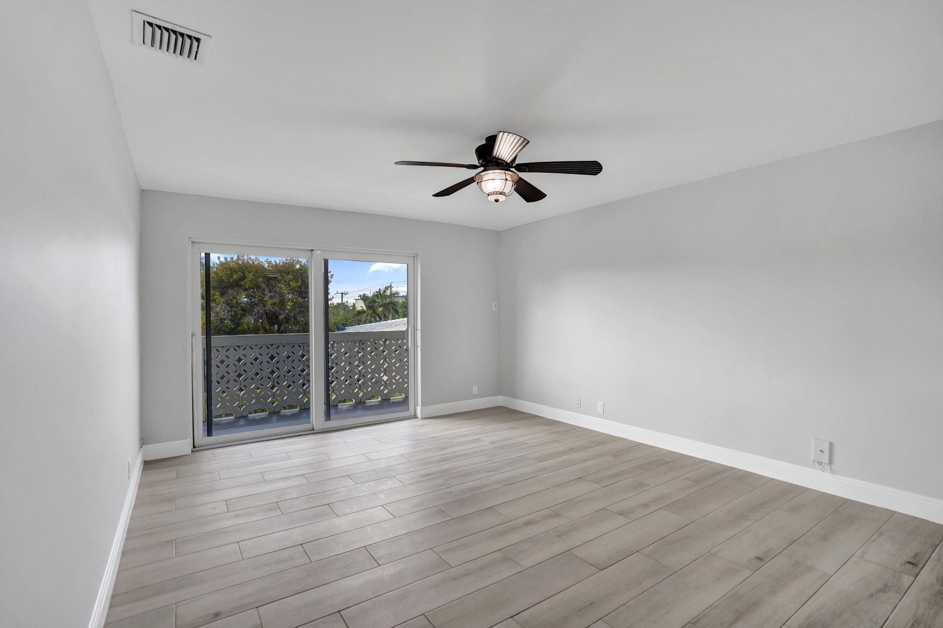 3220 Bayview Drive, Unit 315, Fort Lauderdale, FL 33306 Photo