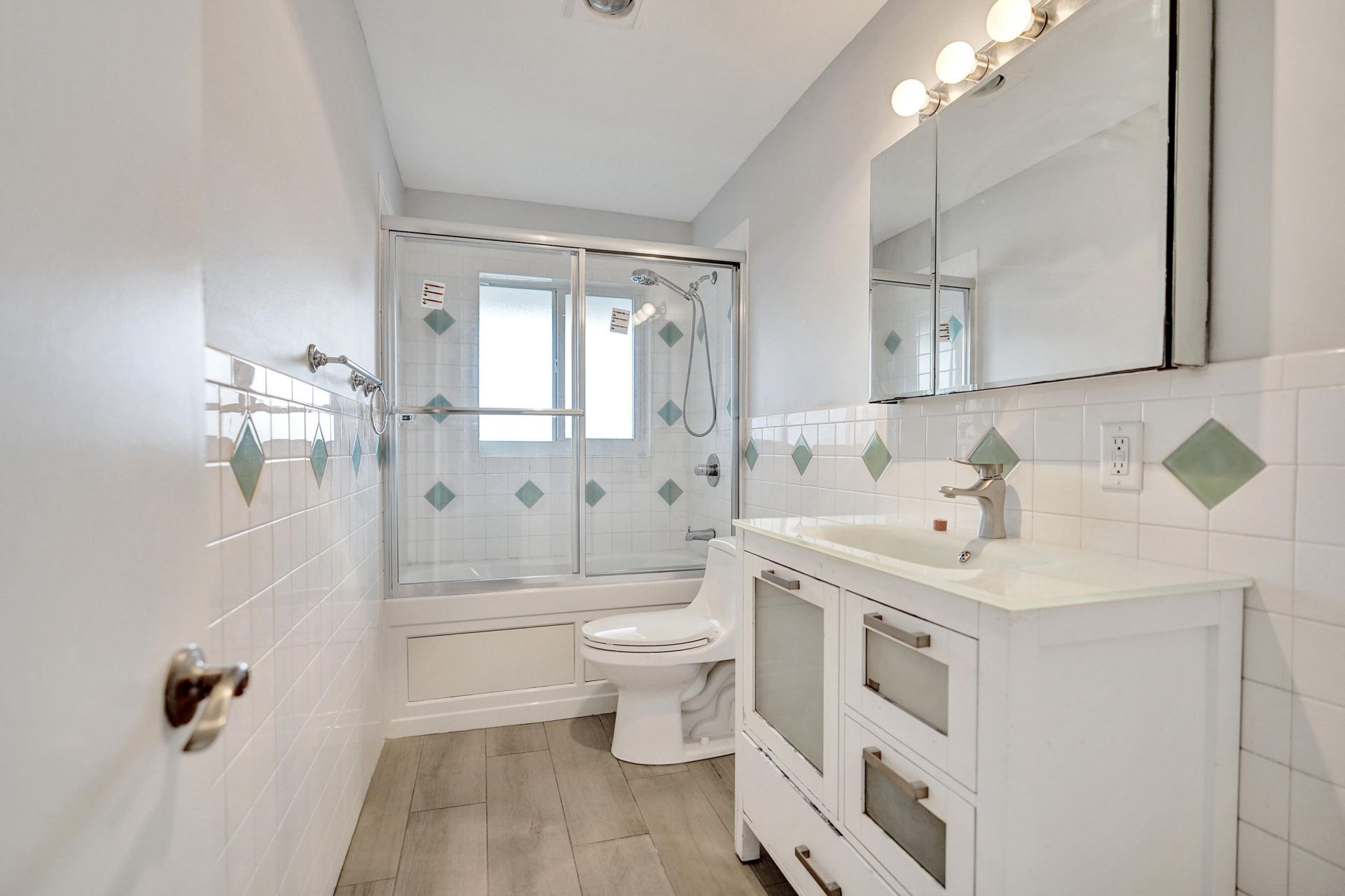 3220 Bayview Drive, Unit 315, Fort Lauderdale, FL 33306 Photo